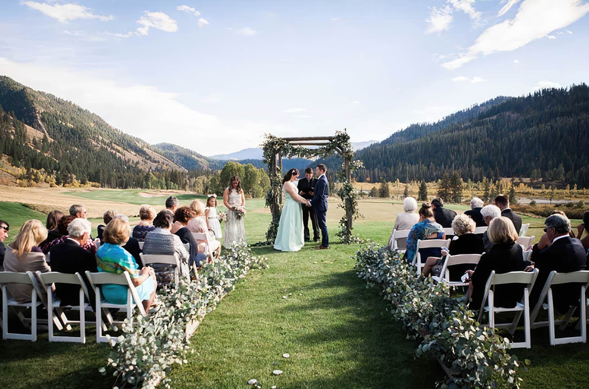 An outdoor wedding at Snake River Sporting Club