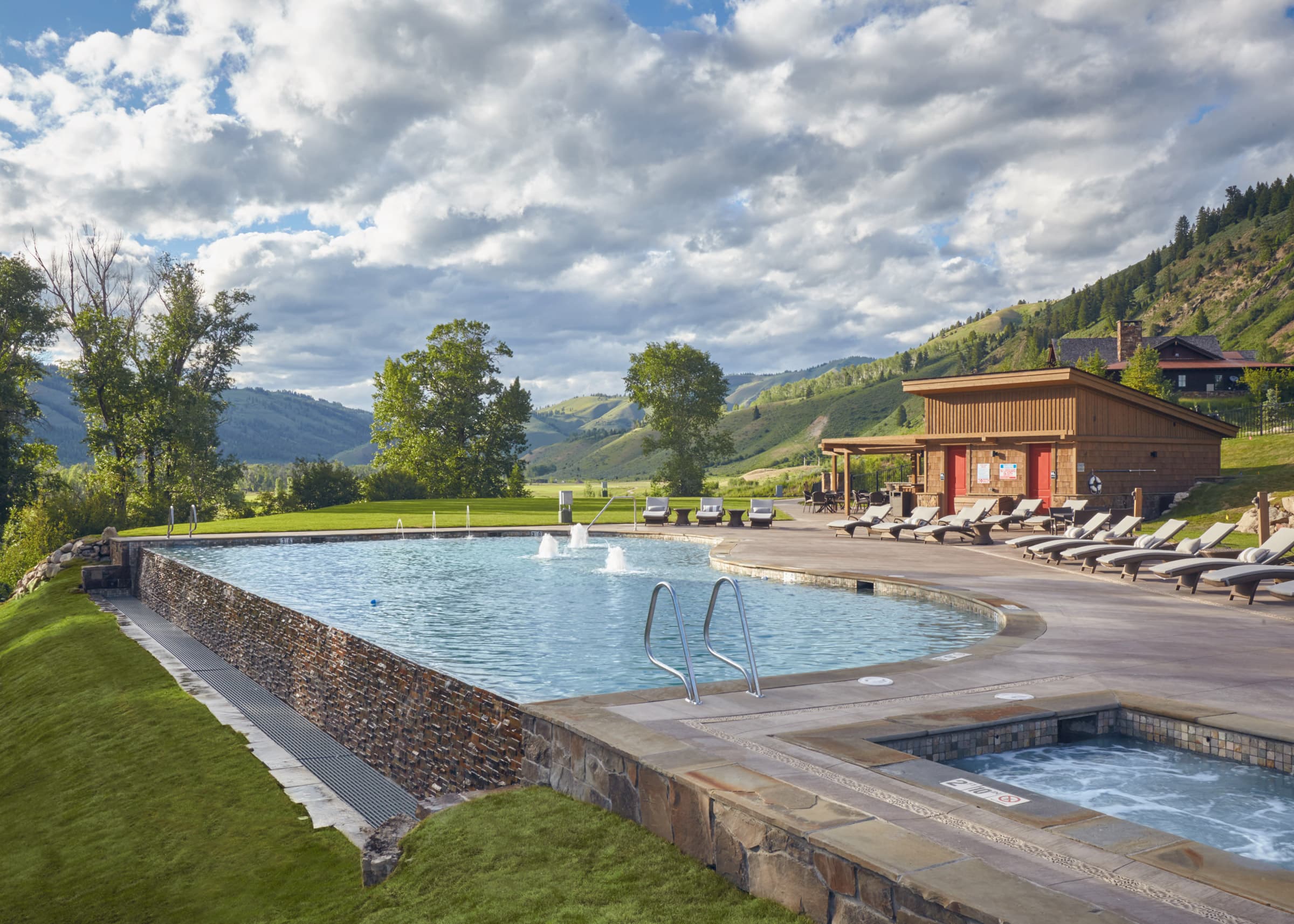 Snake River Sporting Club pool