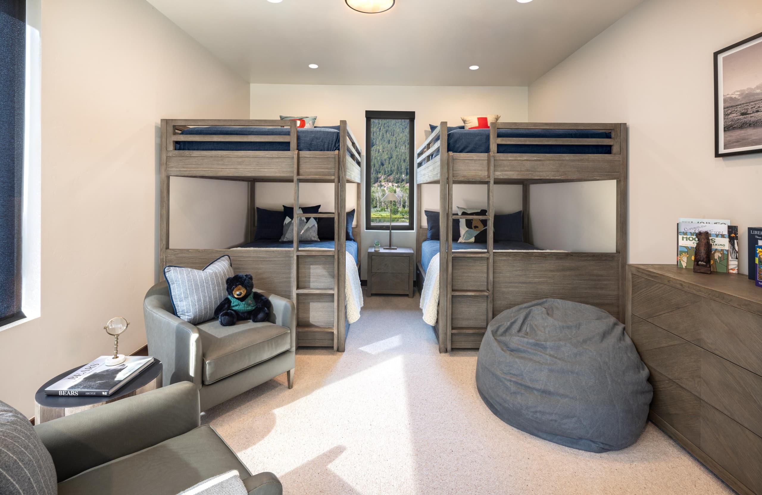 Lodge Mountain Cabin 2 bunk bed