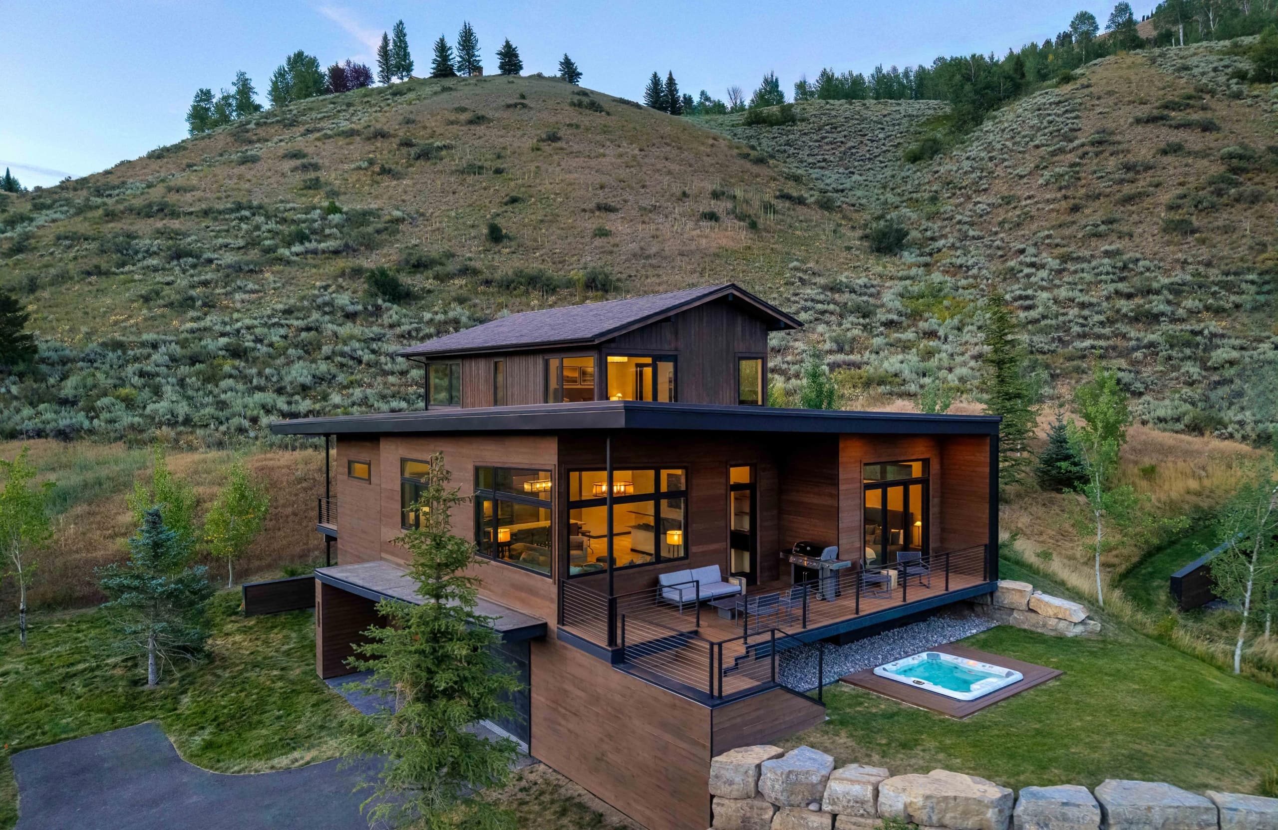 Lodge Mountain Cabin exterior view with hot tub