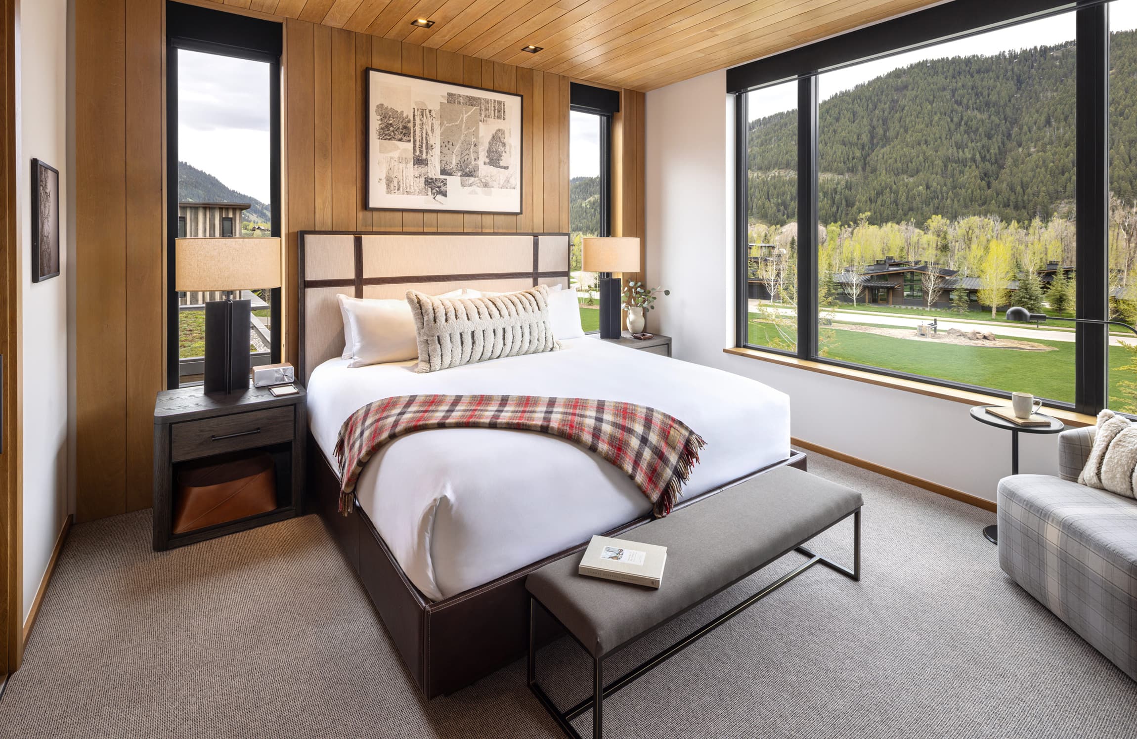 Suite Master King Bedroom