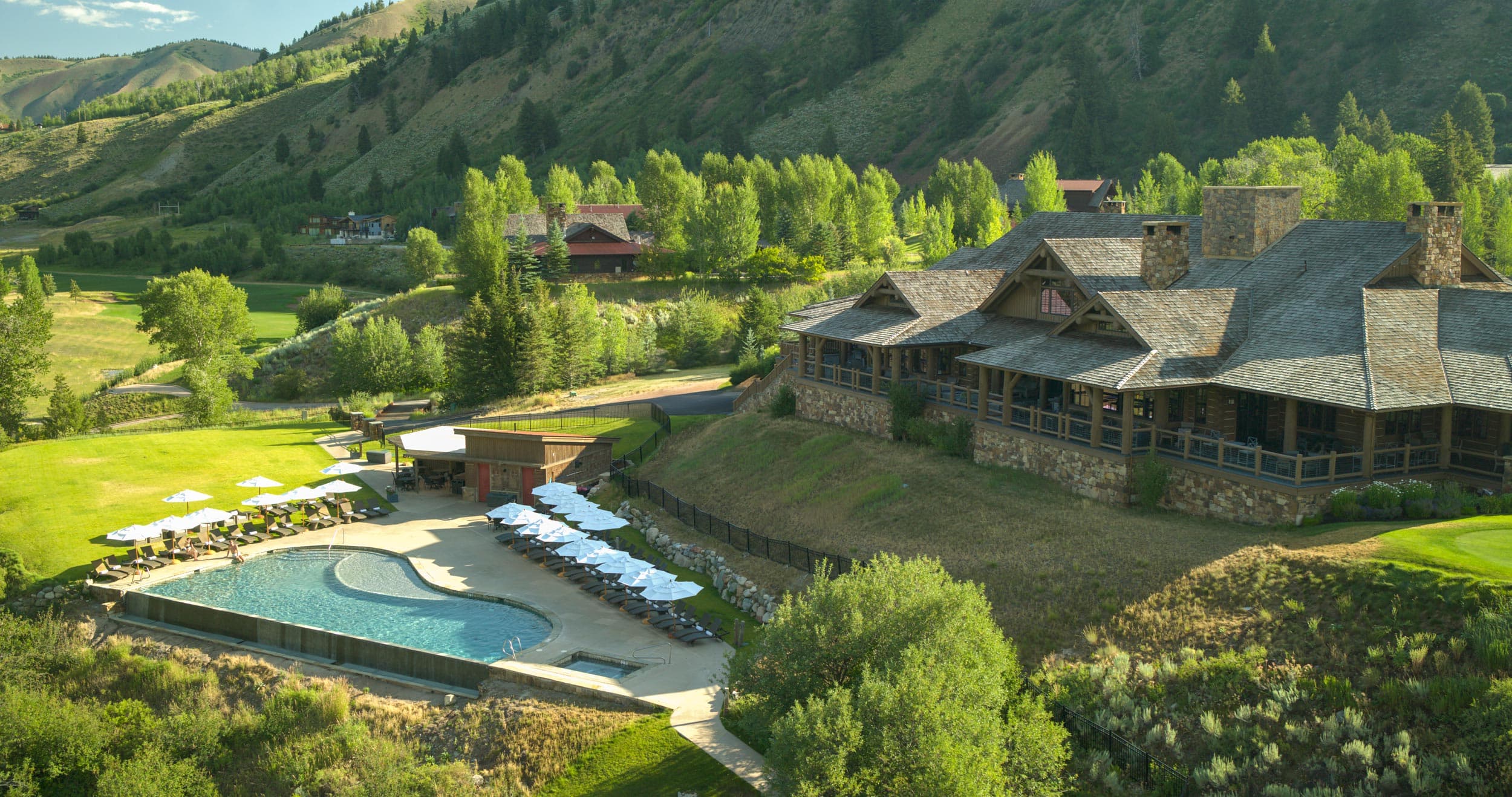 Exterior View Of Snake River Sporting Club And The Pool